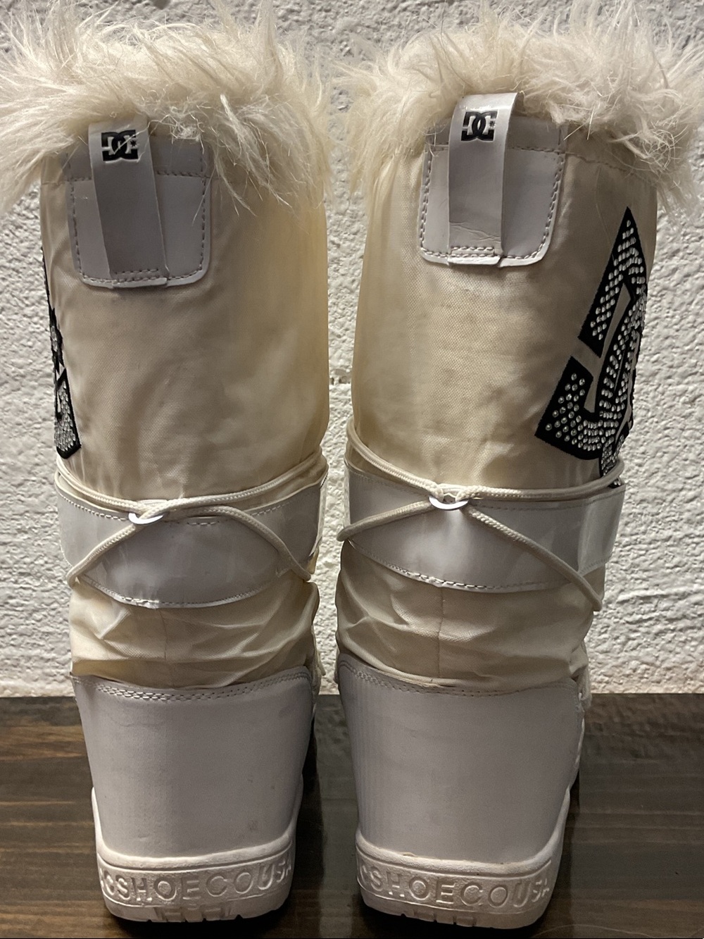 Vintage DC Chalet 2.0 SE Fur Rhinestone Logo Snow Boots Sz 9 Y2K White - Picture 2 of 14